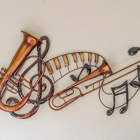 Apartment Luxury With Garden Close To The